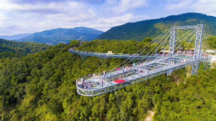 哇哎噜玻璃观景平台 哇哎噜玻璃观景平台